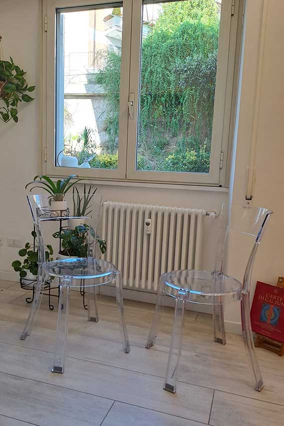 il-dialogo-con-le-sedie---chair-dialogue.jpg